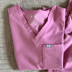 Women’s FIGS scrubs-worn twice (GREAT CONDITION)